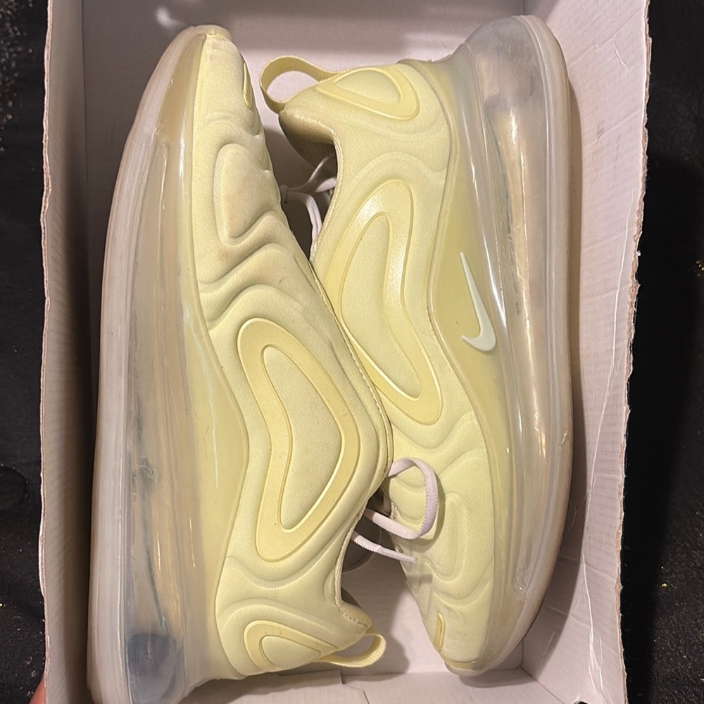 Nike Air Max 720 Sneakers in Pale Yellow